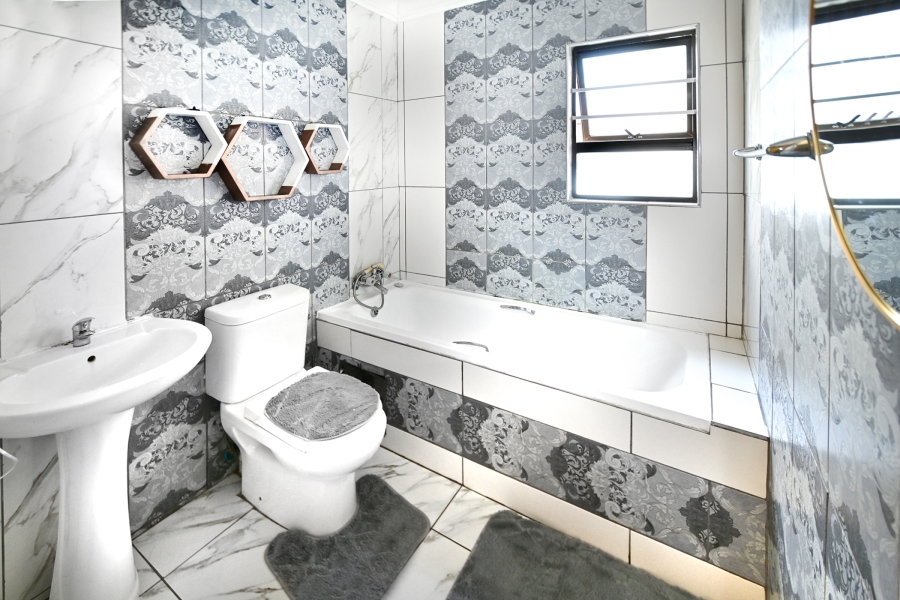 3 Bedroom Property for Sale in Noordwyk Gauteng