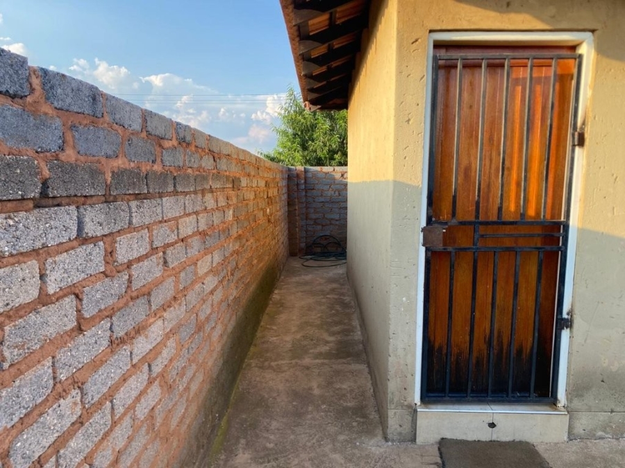 6 Bedroom Property for Sale in Moleleki Gauteng