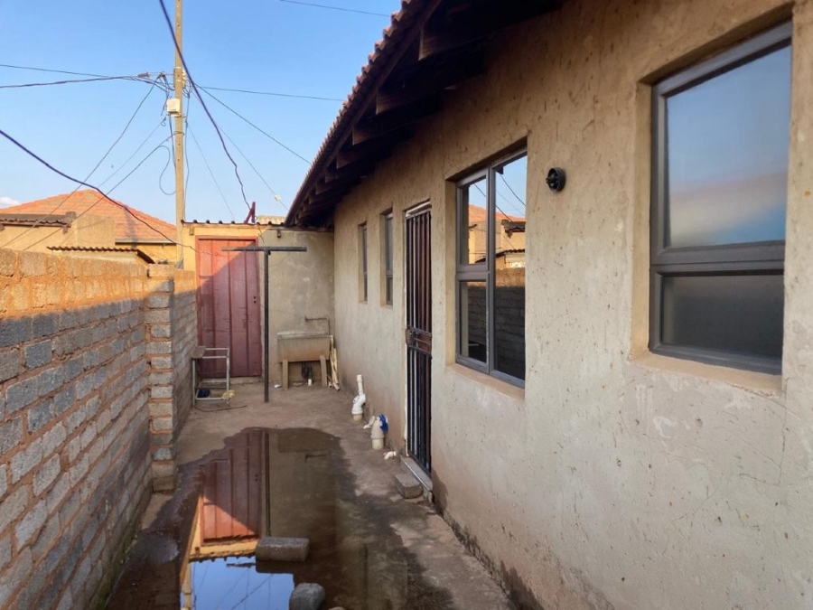 6 Bedroom Property for Sale in Moleleki Gauteng