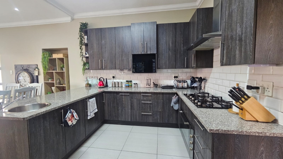 4 Bedroom Property for Sale in Midstream Ridge Gauteng