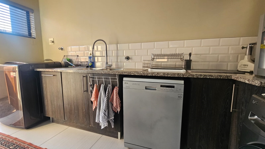 4 Bedroom Property for Sale in Midstream Ridge Gauteng