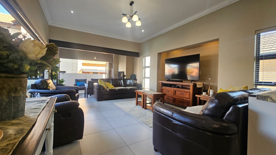4 Bedroom Property for Sale in Midstream Ridge Gauteng