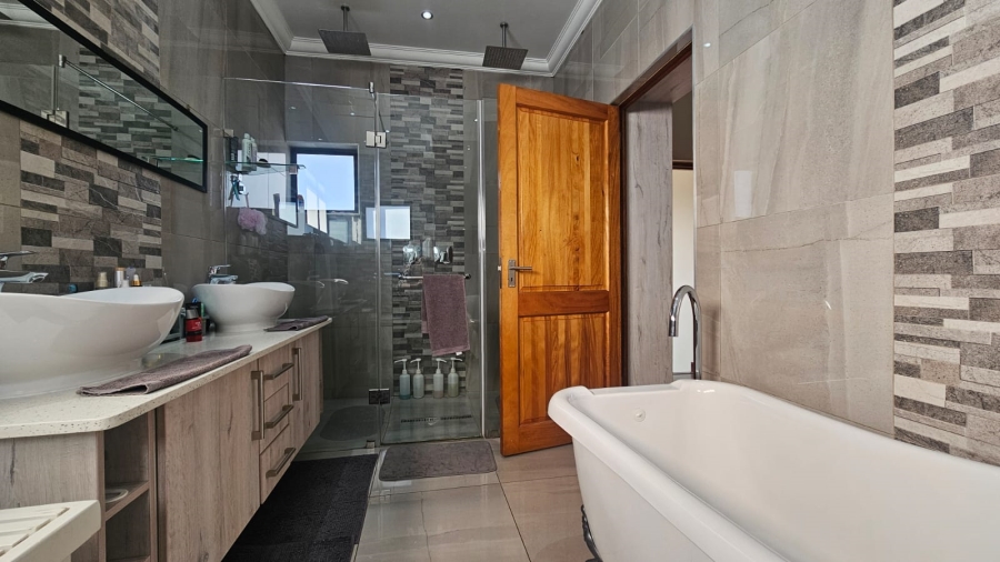 4 Bedroom Property for Sale in Midstream Ridge Gauteng