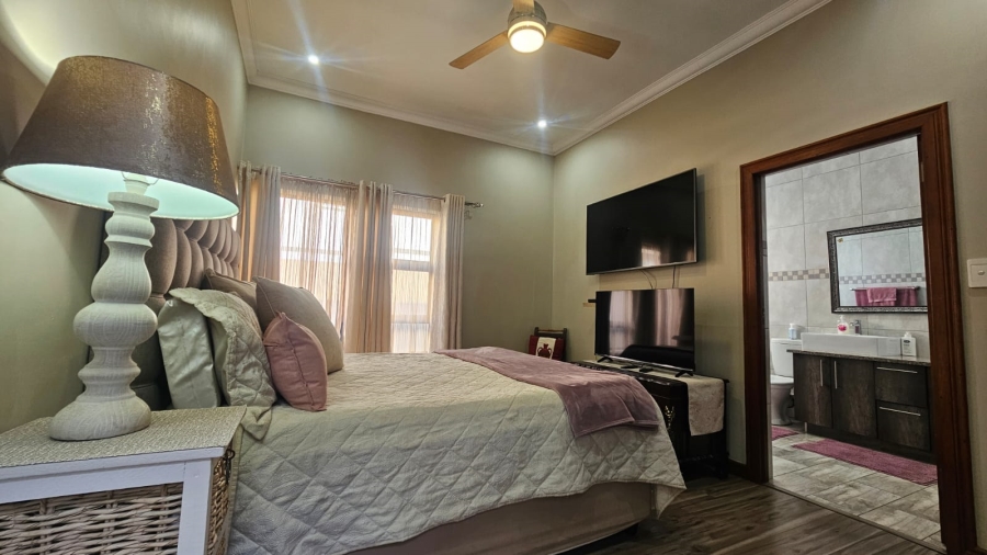 4 Bedroom Property for Sale in Midstream Ridge Gauteng