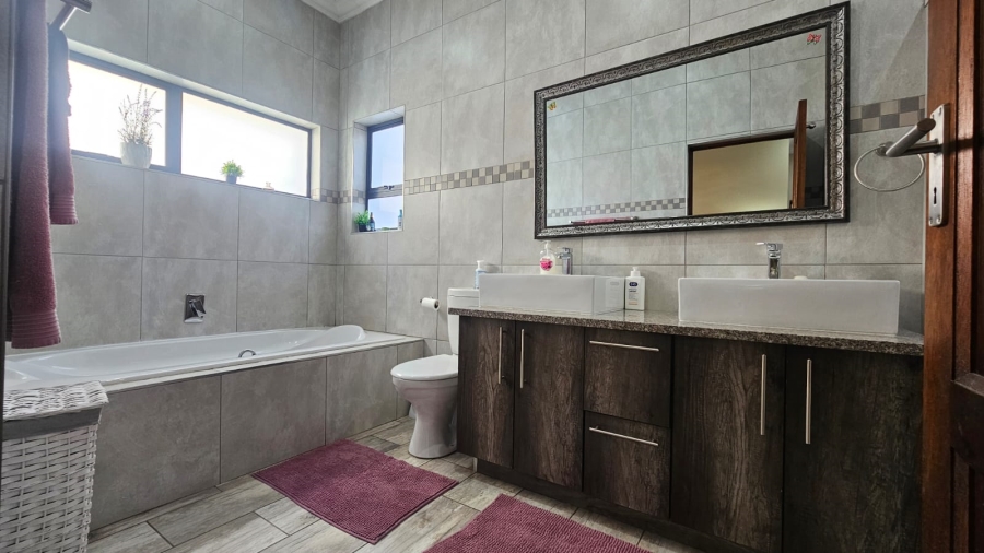 4 Bedroom Property for Sale in Midstream Ridge Gauteng