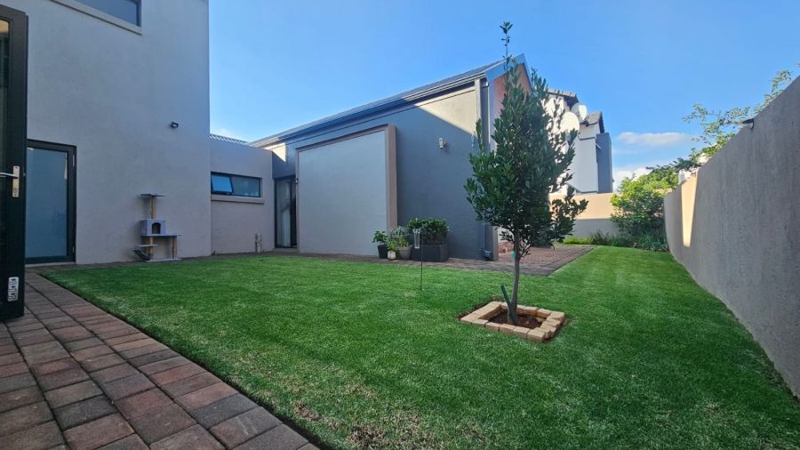 4 Bedroom Property for Sale in Midstream Ridge Gauteng