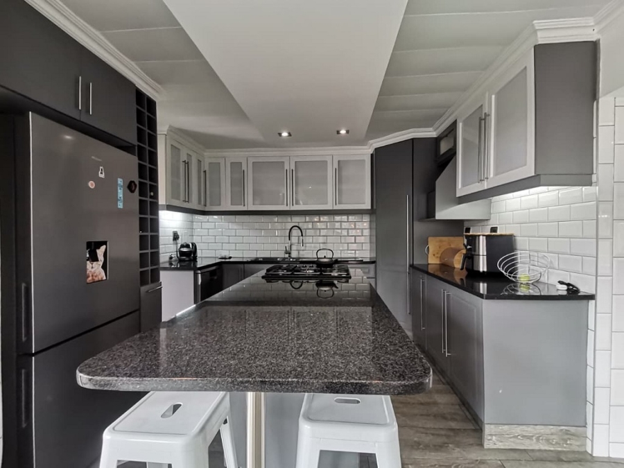 2 Bedroom Property for Sale in Bassonia Gauteng