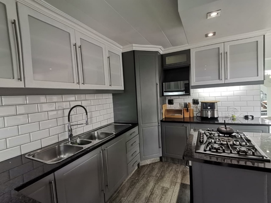 2 Bedroom Property for Sale in Bassonia Gauteng