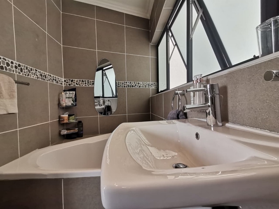 2 Bedroom Property for Sale in Bassonia Gauteng