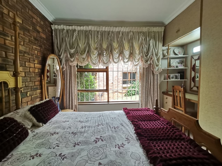 3 Bedroom Property for Sale in Mulbarton Gauteng