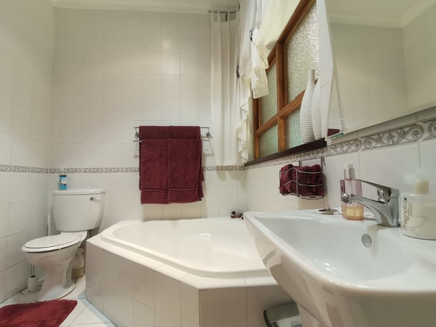 3 Bedroom Property for Sale in Mulbarton Gauteng