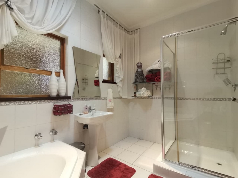 3 Bedroom Property for Sale in Mulbarton Gauteng