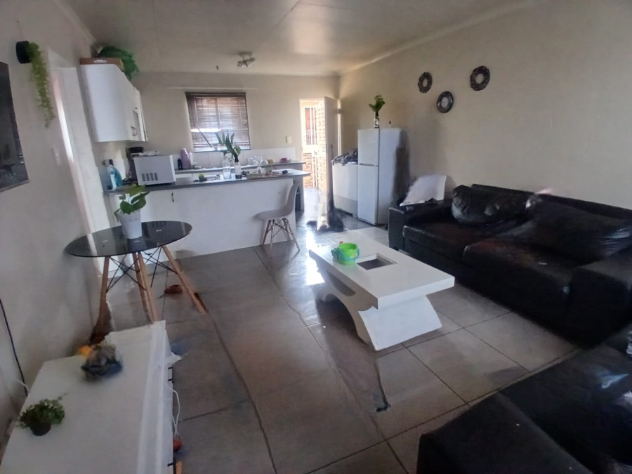 2 Bedroom Property for Sale in Chloorkop Gauteng