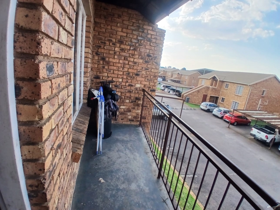 2 Bedroom Property for Sale in Chloorkop Gauteng