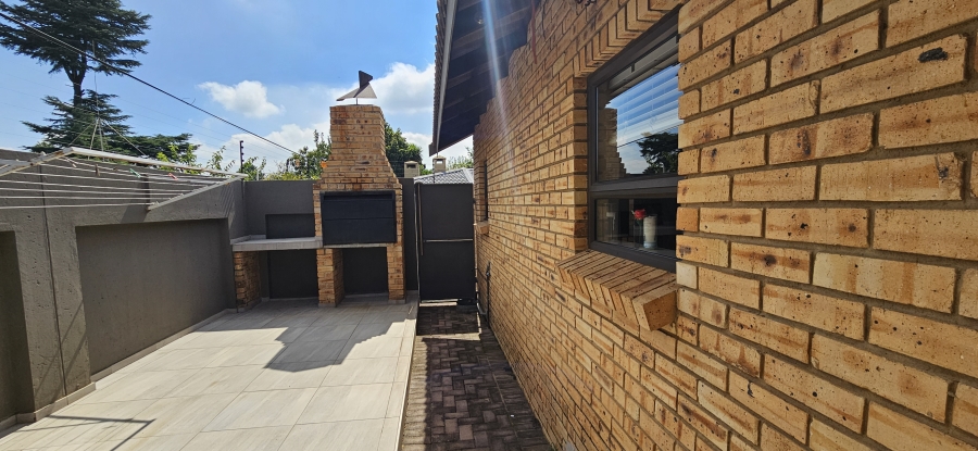 3 Bedroom Property for Sale in Raceview Gauteng