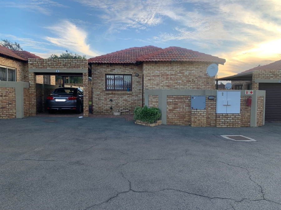 2 Bedroom Property for Sale in Greenhills Gauteng