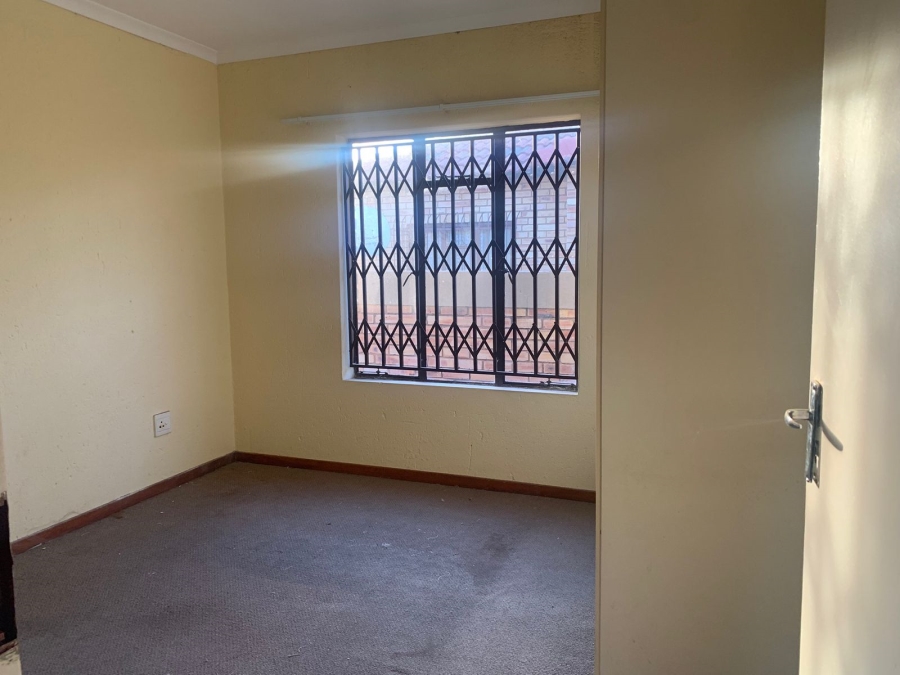 2 Bedroom Property for Sale in Greenhills Gauteng