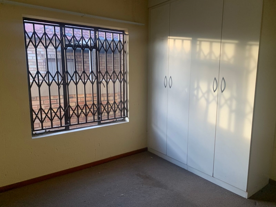 2 Bedroom Property for Sale in Greenhills Gauteng