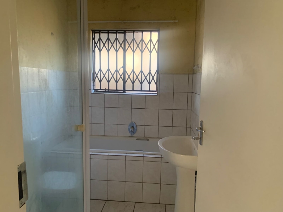 2 Bedroom Property for Sale in Greenhills Gauteng