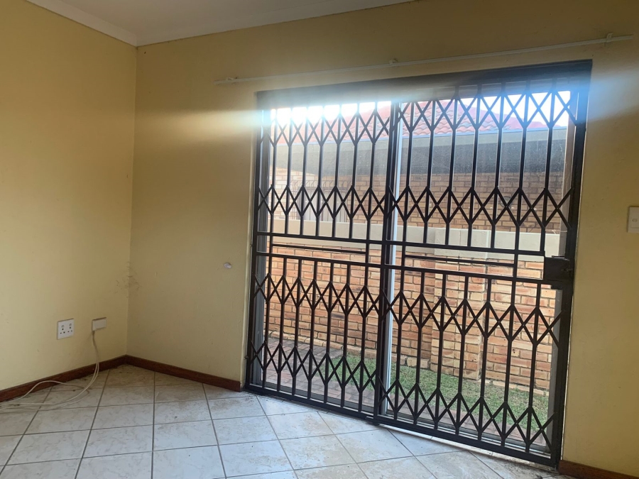 2 Bedroom Property for Sale in Greenhills Gauteng
