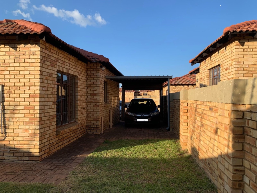 2 Bedroom Property for Sale in Greenhills Gauteng