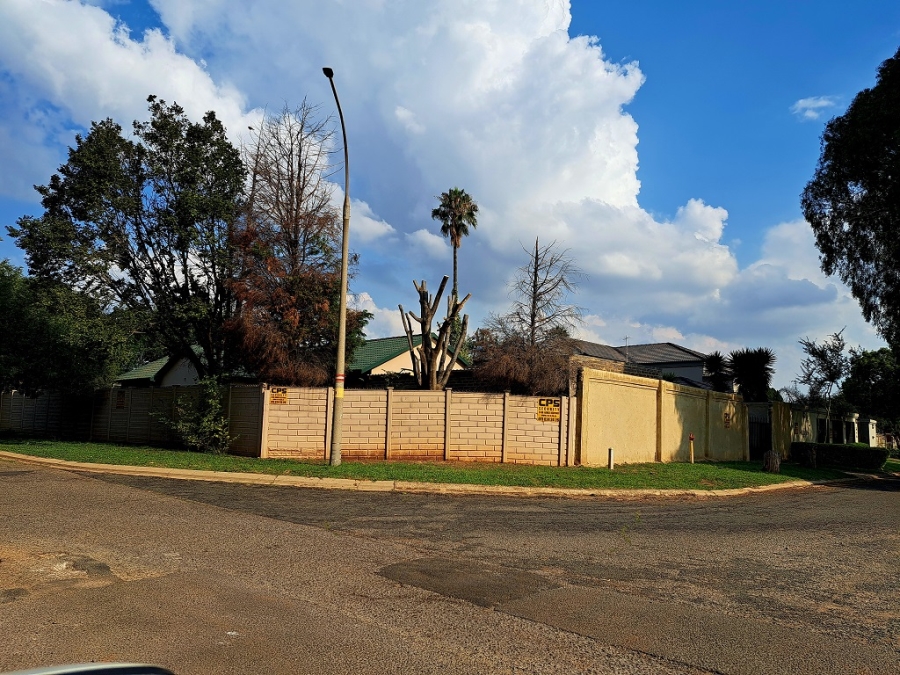 To Let 4 Bedroom Property for Rent in Mayberry Park Gauteng