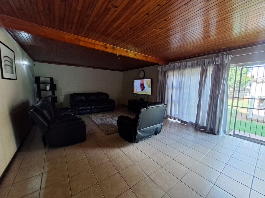 To Let 4 Bedroom Property for Rent in Mayberry Park Gauteng