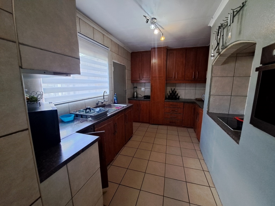 To Let 4 Bedroom Property for Rent in Mayberry Park Gauteng