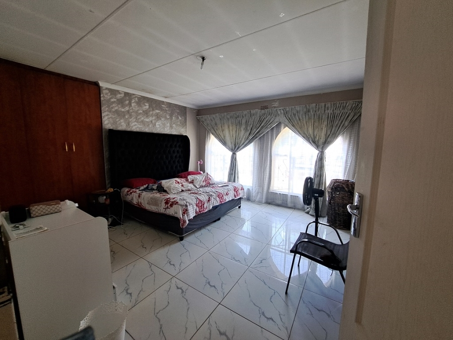 To Let 4 Bedroom Property for Rent in Mayberry Park Gauteng
