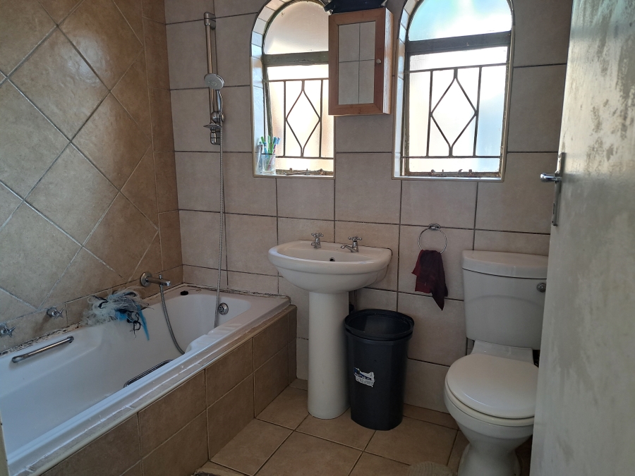 To Let 4 Bedroom Property for Rent in Mayberry Park Gauteng