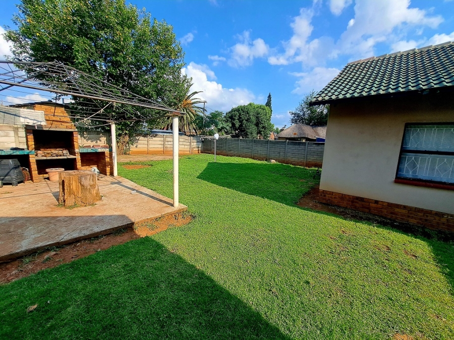 To Let 4 Bedroom Property for Rent in Mayberry Park Gauteng