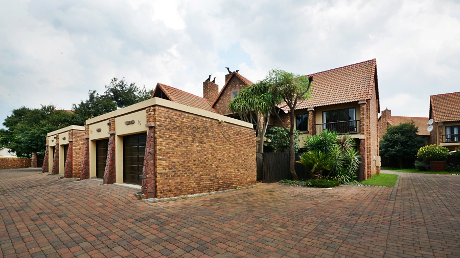 2 Bedroom Property for Sale in Glen Marais Gauteng
