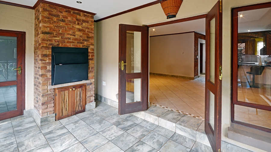 2 Bedroom Property for Sale in Glen Marais Gauteng