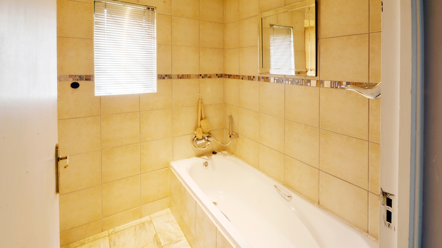 2 Bedroom Property for Sale in Glen Marais Gauteng