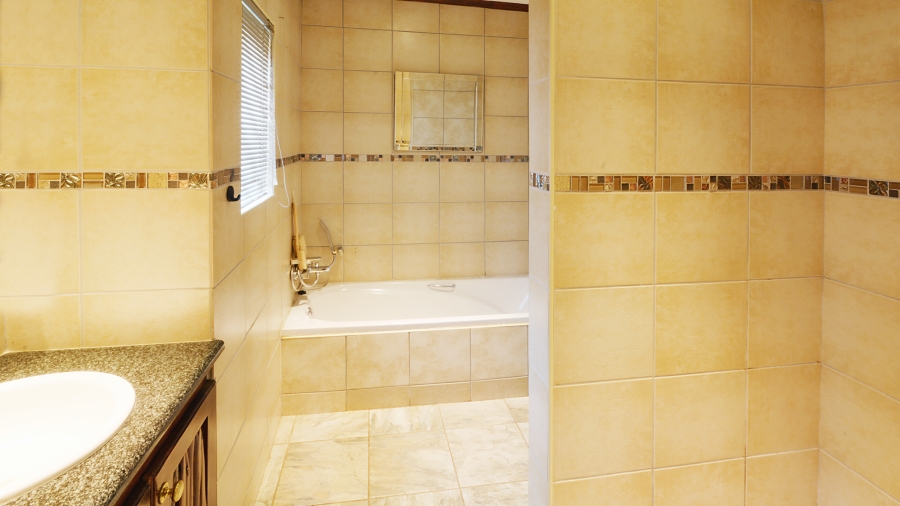 2 Bedroom Property for Sale in Glen Marais Gauteng