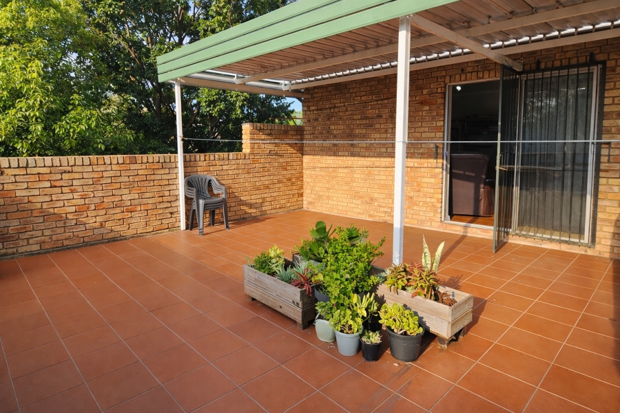 3 Bedroom Property for Sale in Die Hoewes Gauteng