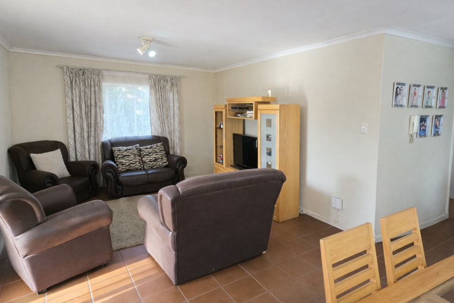 3 Bedroom Property for Sale in Die Hoewes Gauteng