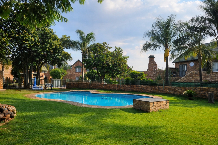 3 Bedroom Property for Sale in Die Hoewes Gauteng
