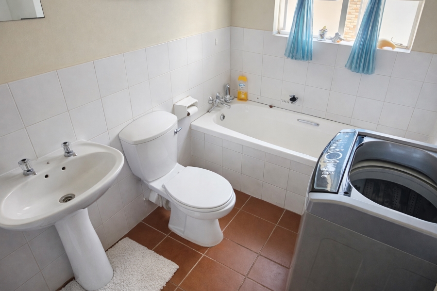 3 Bedroom Property for Sale in Die Hoewes Gauteng
