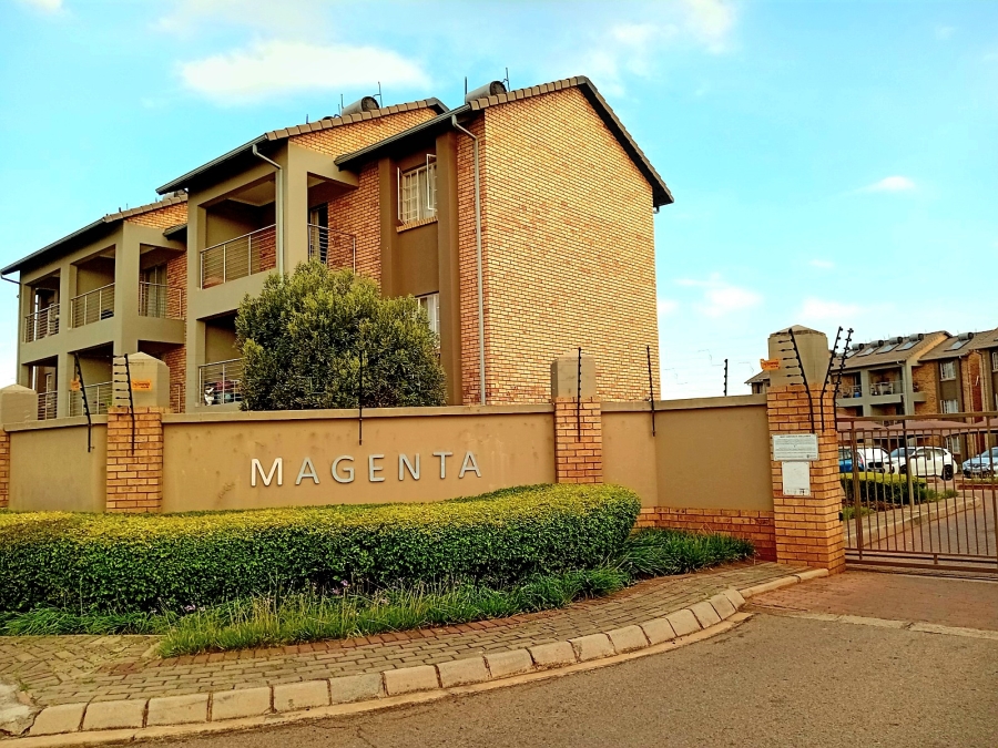 2 Bedroom Property for Sale in Monavoni Gauteng