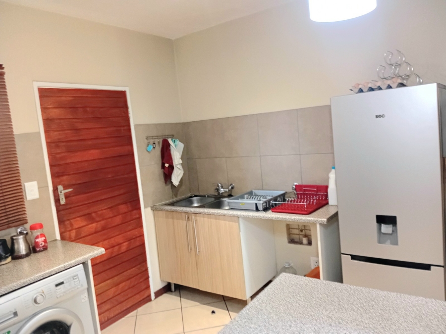 2 Bedroom Property for Sale in Monavoni Gauteng