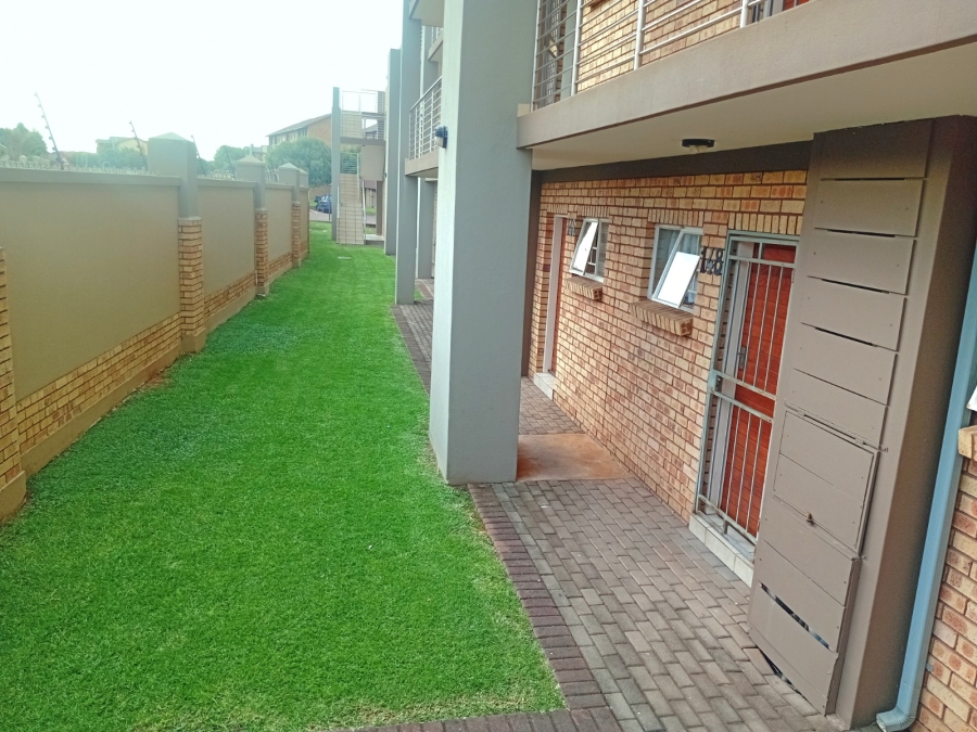 2 Bedroom Property for Sale in Monavoni Gauteng