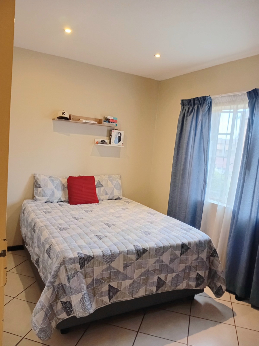 2 Bedroom Property for Sale in Monavoni Gauteng
