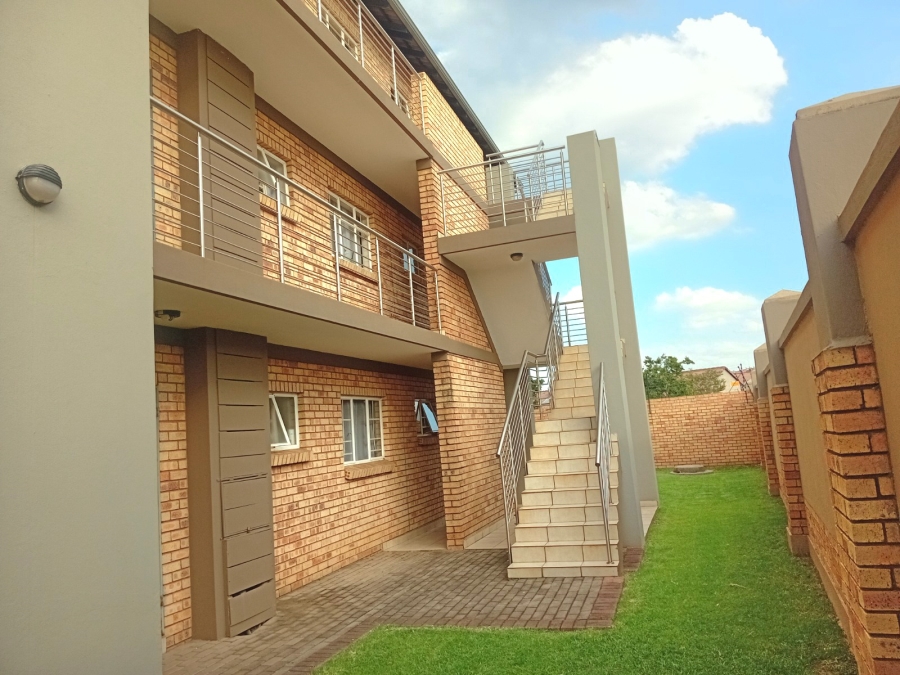 2 Bedroom Property for Sale in Monavoni Gauteng