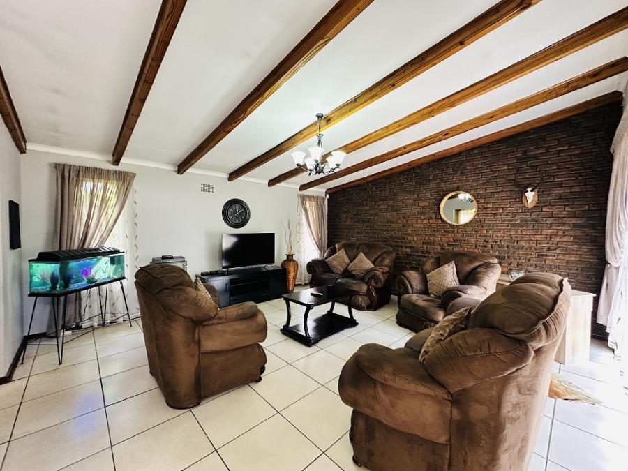 4 Bedroom Property for Sale in Verwoerdpark Gauteng