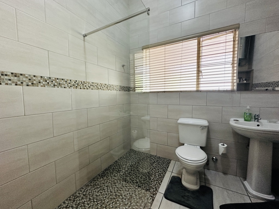 4 Bedroom Property for Sale in Verwoerdpark Gauteng