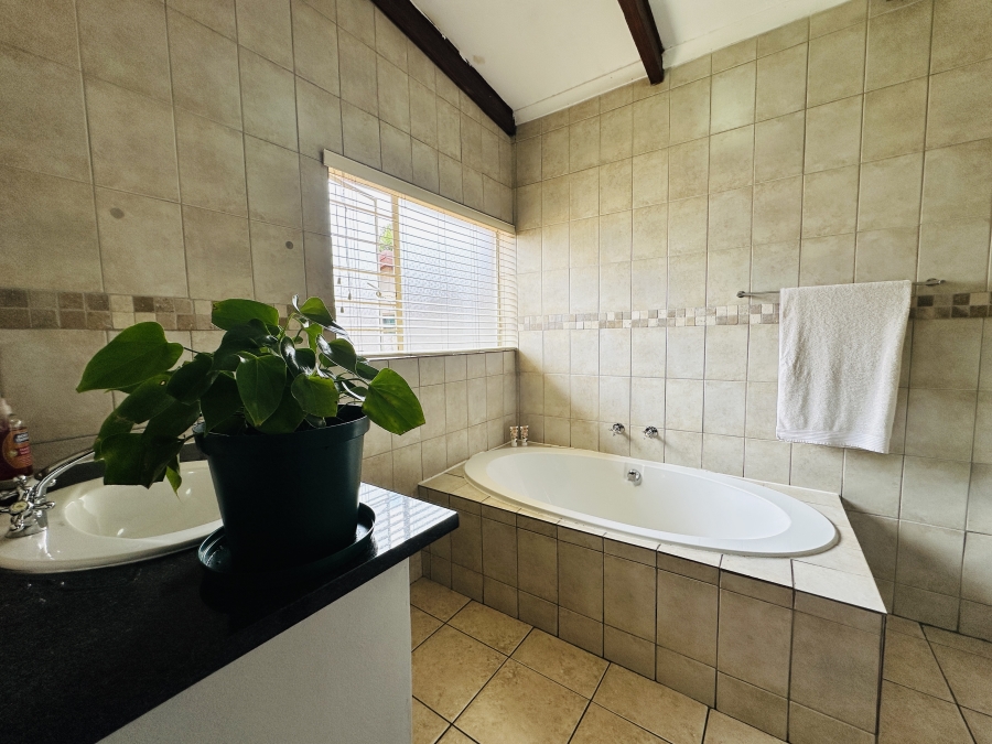 4 Bedroom Property for Sale in Verwoerdpark Gauteng