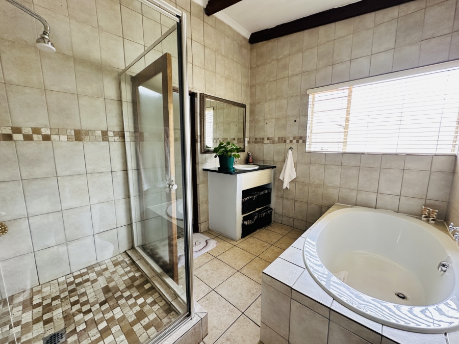 4 Bedroom Property for Sale in Verwoerdpark Gauteng