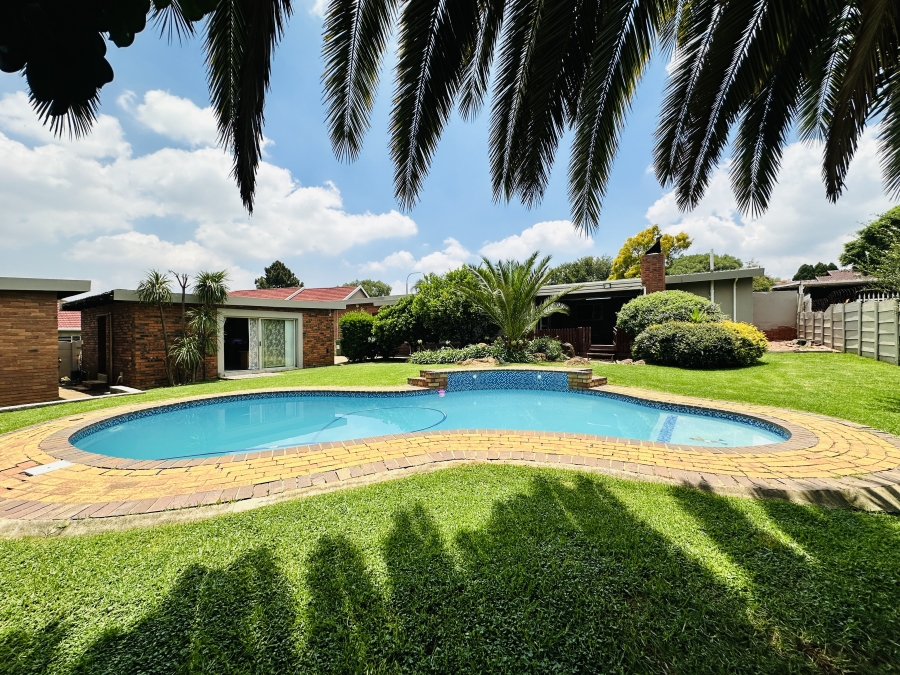 4 Bedroom Property for Sale in Verwoerdpark Gauteng