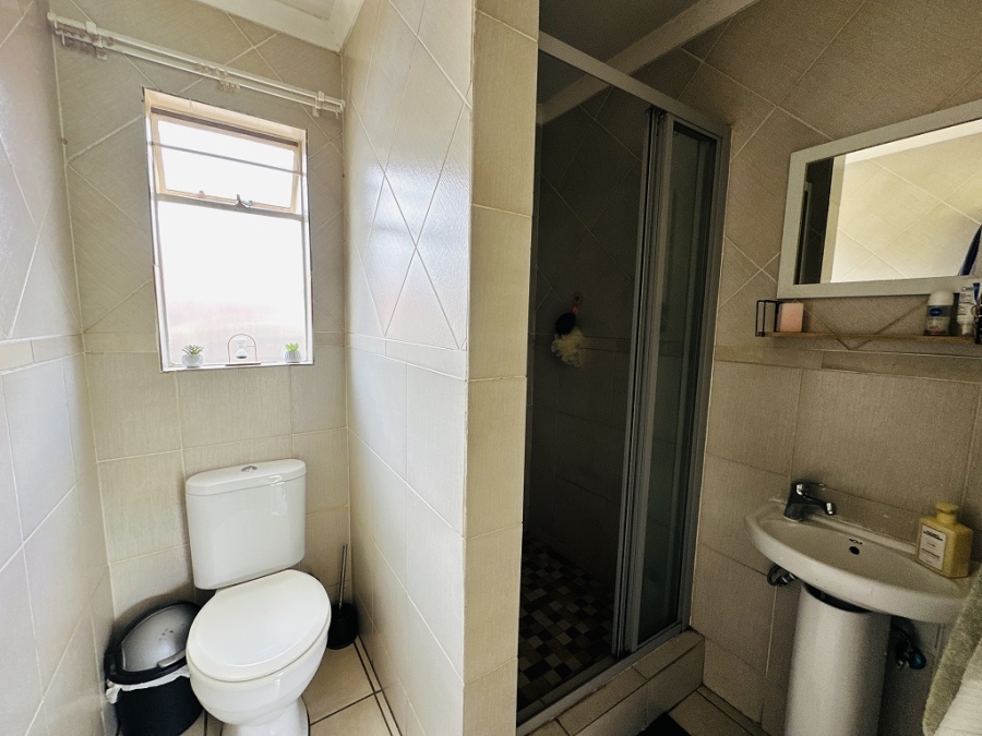 4 Bedroom Property for Sale in Verwoerdpark Gauteng